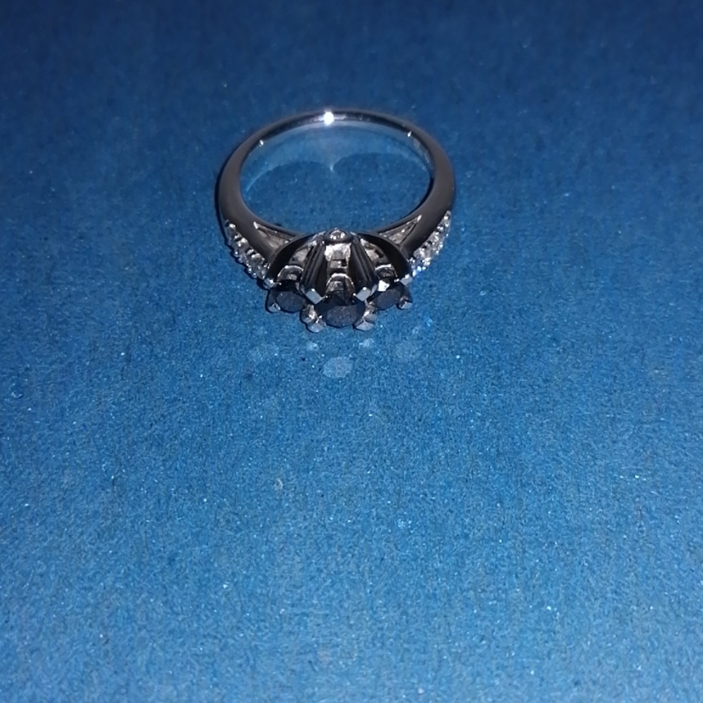 14K white gold with black and white diamonds ring